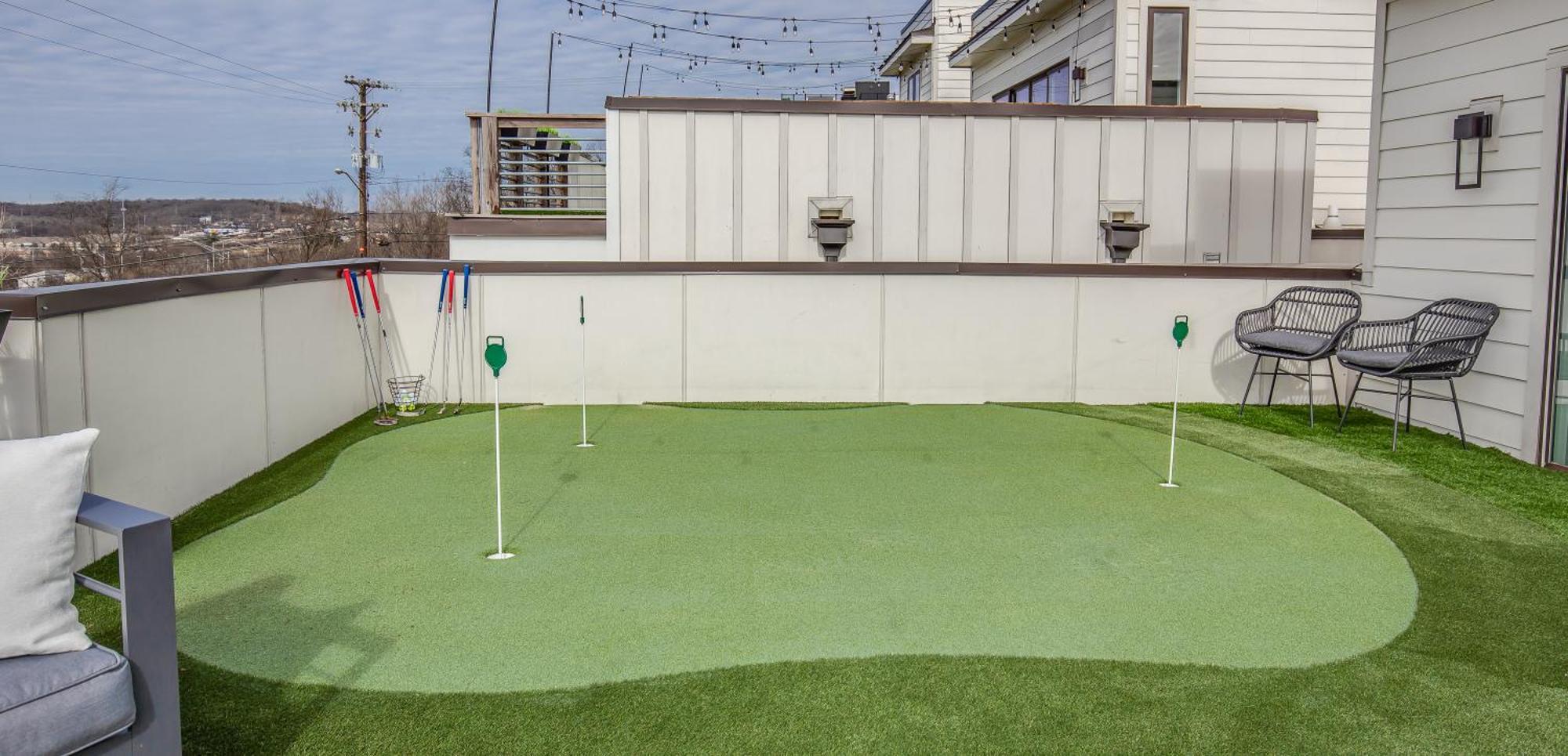 Whiskey House With Rooftop Golf, City Views! 8Min To Downtown! Sleeps 9! แนชวิลล์ ภายนอก รูปภาพ